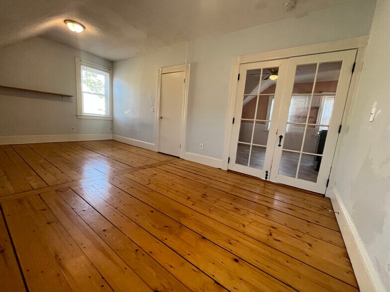Bedroom 2 - 54 Barton St