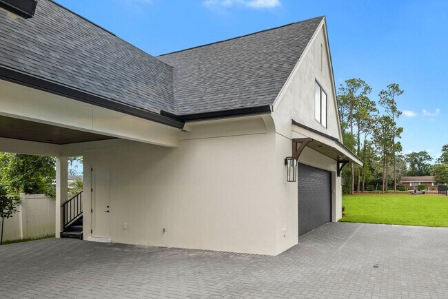 Building Photo - 3222 Holliday Ave