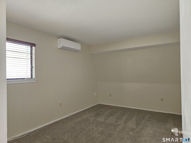 Building Photo - 83 Mallard Dr