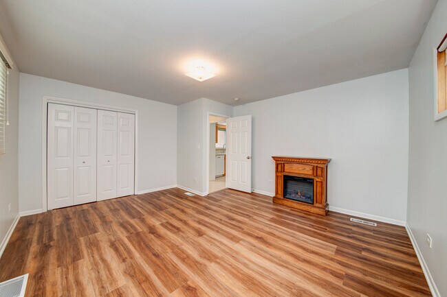 Building Photo - 384 S Wolf Rd