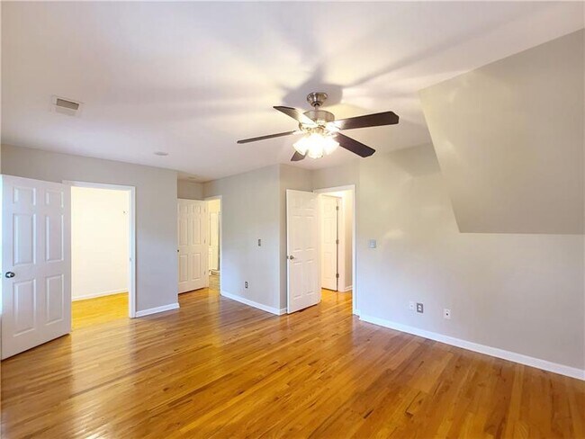 Building Photo - 140 Brook Cir SE