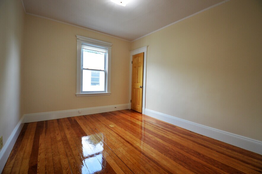 Building Photo - 39 Montfern Ave