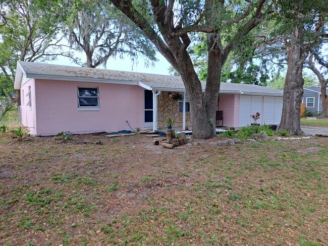 Building Photo - Charming 2-bedroom, 1-bath home