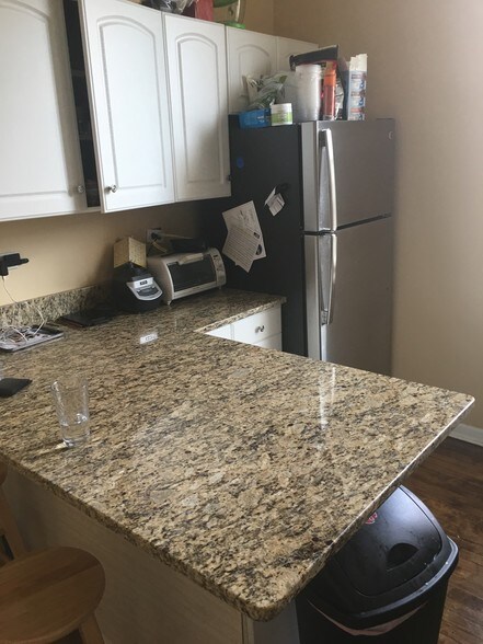 kitchen - 1944 N Oakley Ave