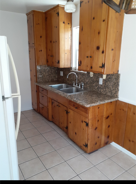 Building Photo - 1419 E California Ave