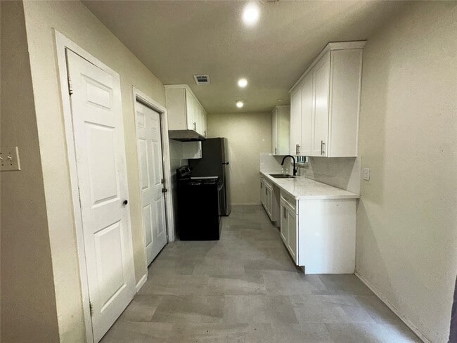 Building Photo - 12815 Segrest Dr