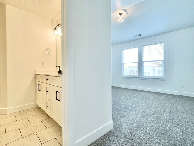 Building Photo - Beautiful Poolside Townhome at The Exchange!
