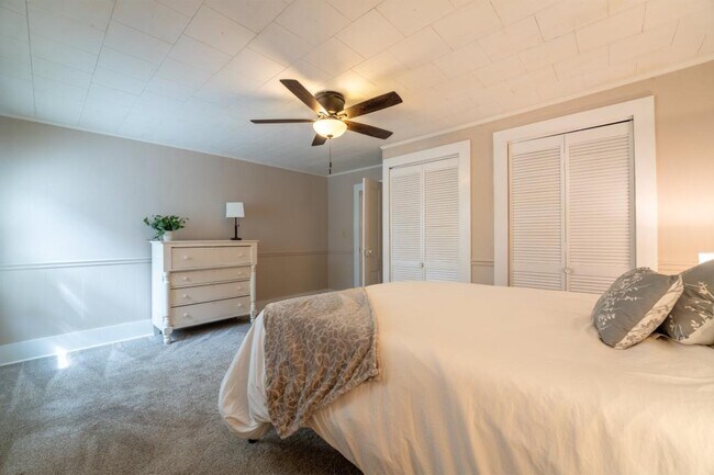 Building Photo - 703 W 2nd Ave