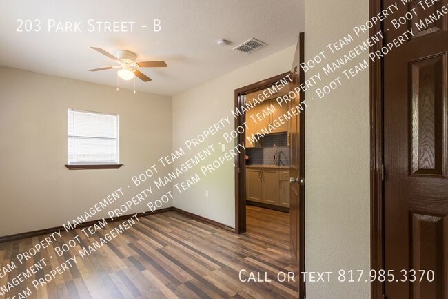 Building Photo - Newly Remodeled 3 Bedroom, 2 Bath in Cleburne