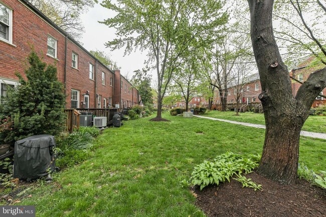 Building Photo - 1501 S Edgewood St