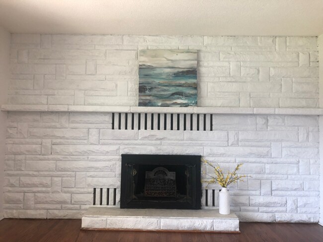 Building Photo - 7146 Parallel Pkwy