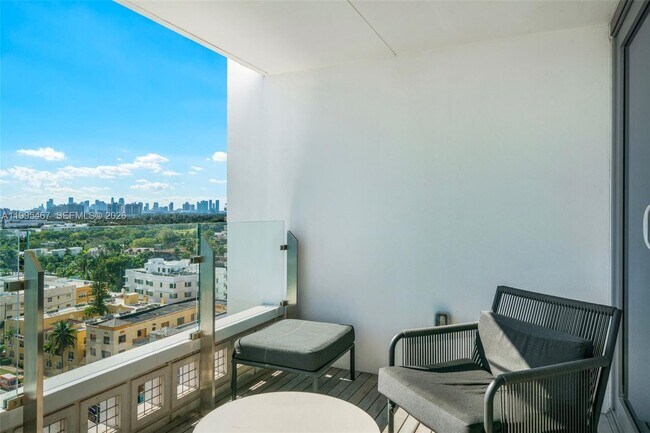 Building Photo - 2901 Collins Ave