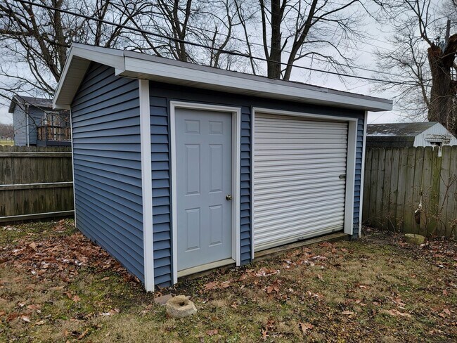 Building Photo - 1406 Briarwood Dr
