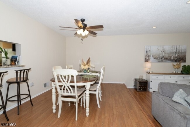 Building Photo - 242 Penns Way