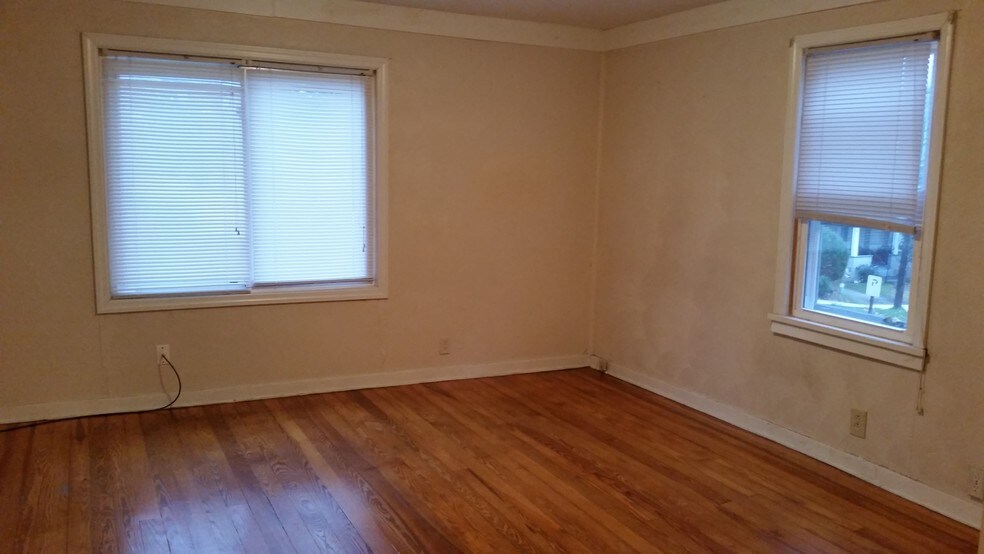 Primary Photo - 253 Church St