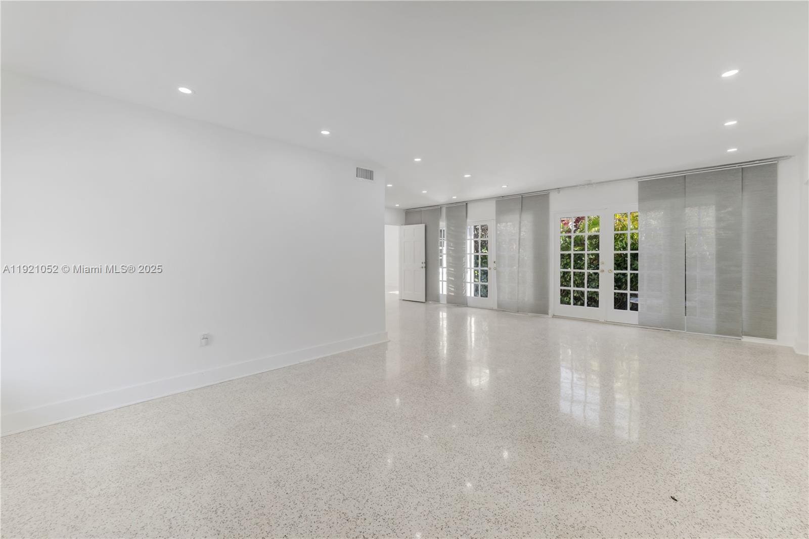 Building Photo - 725 91st St