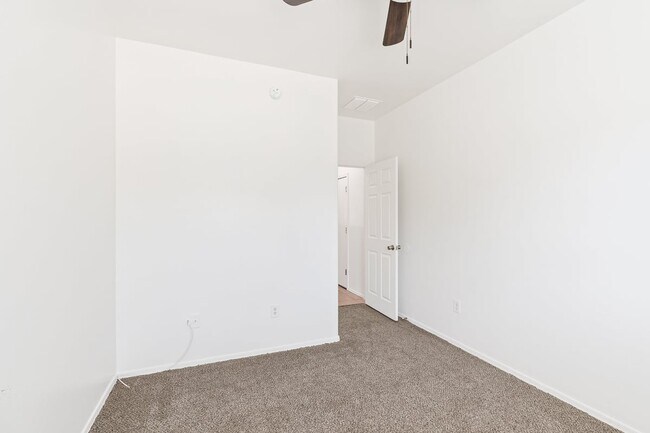 Building Photo - 7060 S Red Maids Dr