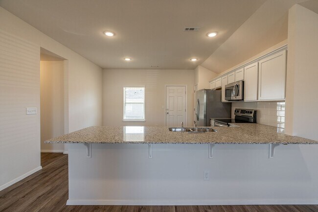 Building Photo - 3-bedroom 2 bath Home in Fayetteville!!