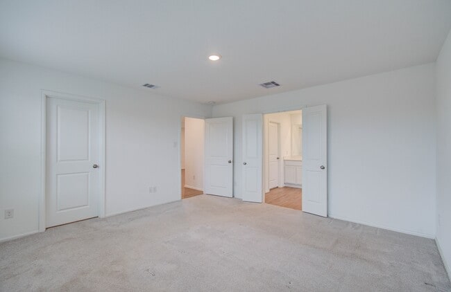 Building Photo - 9211 Redwood Br Dr