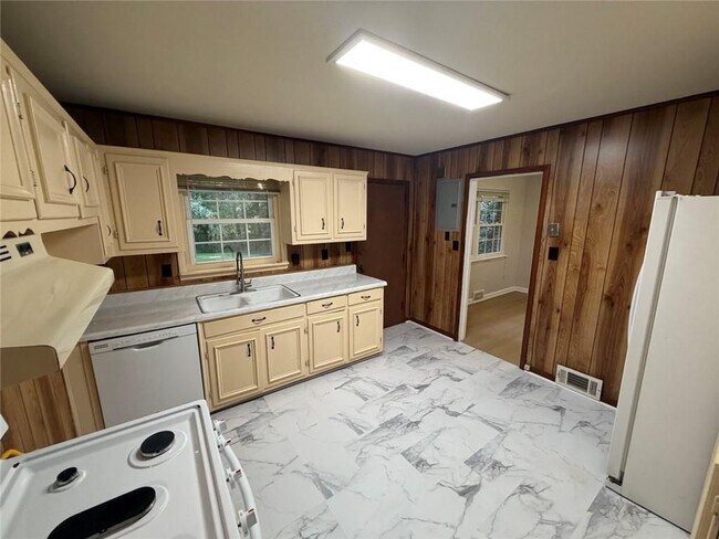 Building Photo - 2726 Hollywood Dr