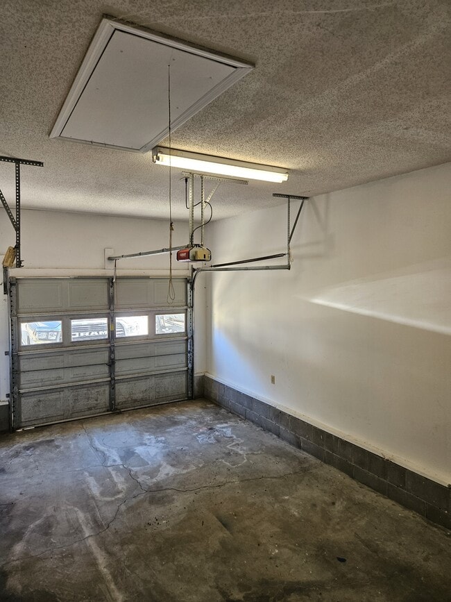 Building Photo - 104 Spring Hill Dr