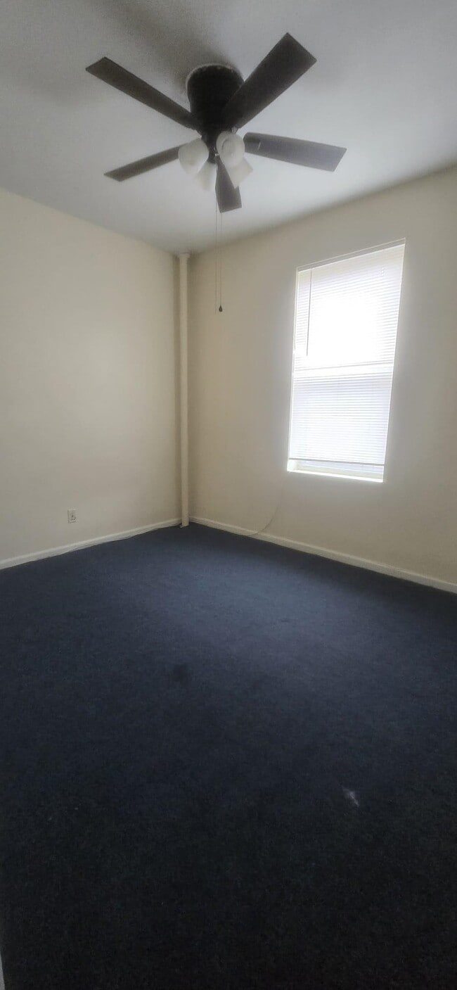 Building Photo - 1614 Summit Ave