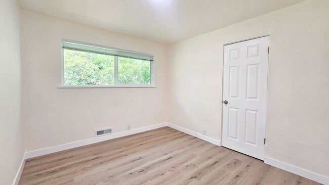 Building Photo - 3 Bed 1.25 Bath Single Family Home in Renton