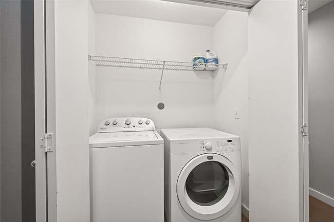 Building Photo - 6911 Yellowstone Way Dr