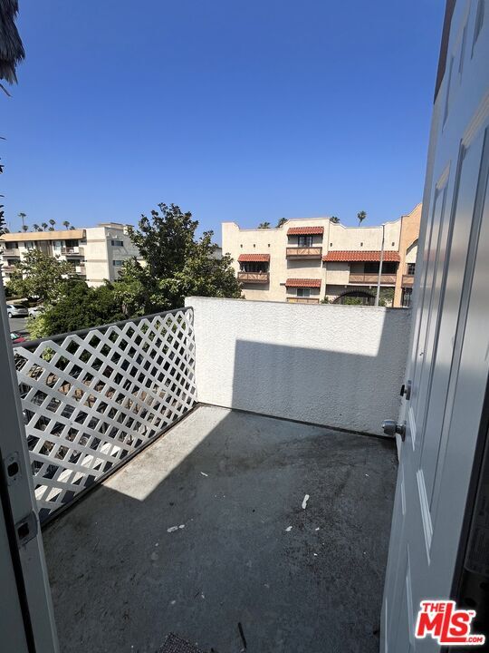 Building Photo - 443 S Gramercy Pl