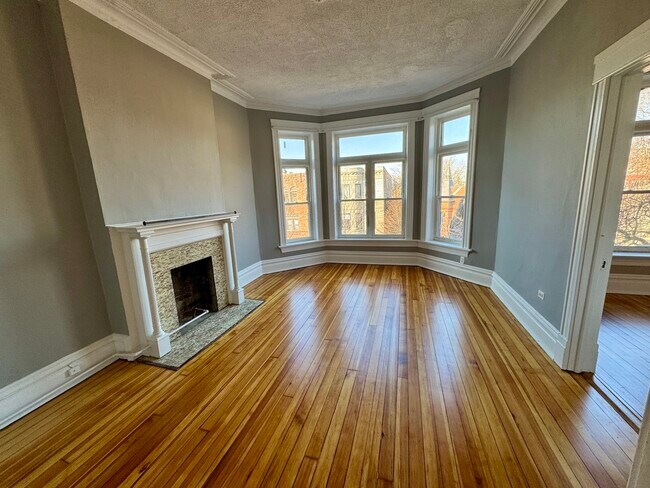 Building Photo - 1331 N Maplewood Ave