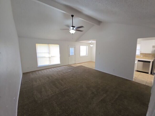 Building Photo - ***Charming Fort Worth 4 Bed 2 Bath w/ Gar...