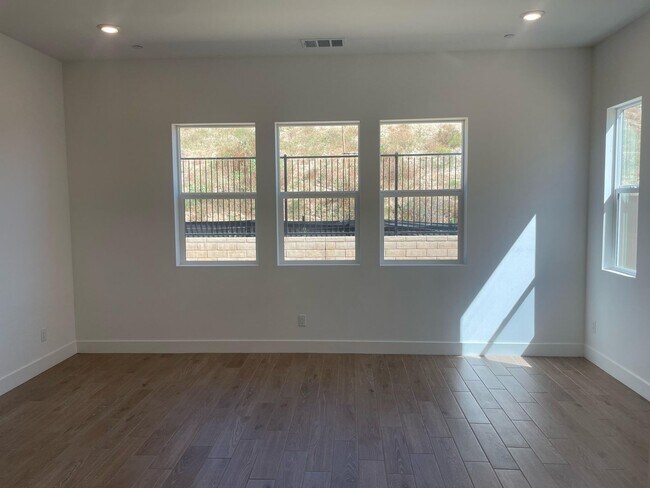 Building Photo - 55+ Community - Single Story 4 Bedroom Hom...