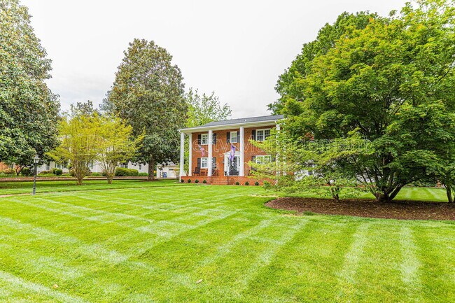 Building Photo - 9133 Robin Ridge Dr