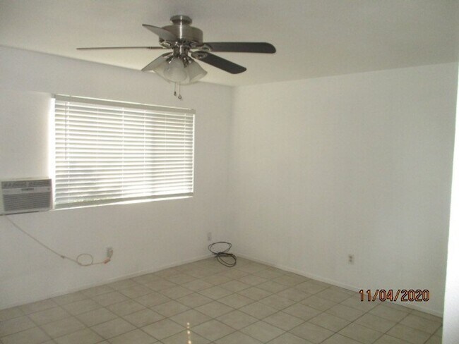 Building Photo - 2774