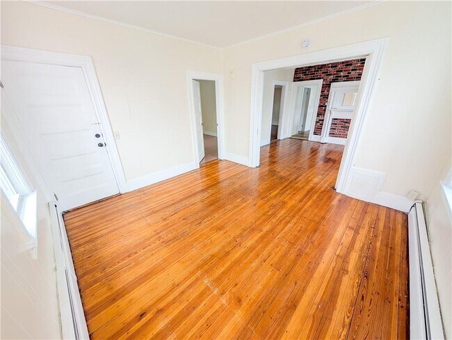 Building Photo - 53 Bancroft St