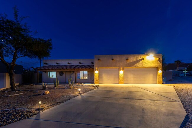 Building Photo - 3921 Aloha Ln