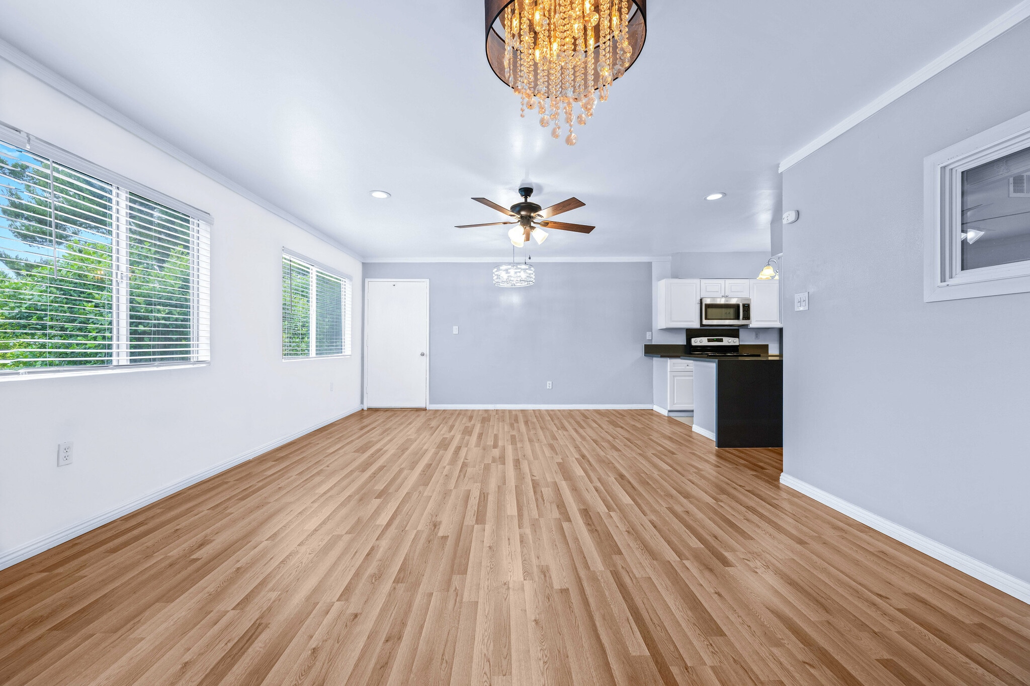 Living room - 12801 Moorpark St