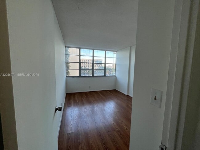 Building Photo - 2025 NE 164th St