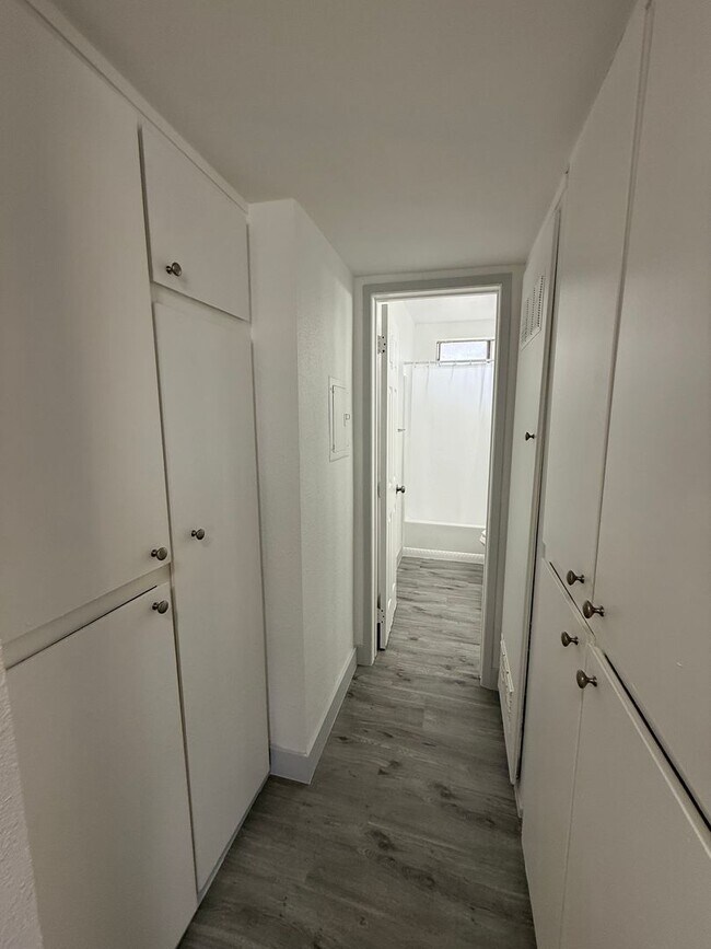 Building Photo - Beautifully Upgraded 4 Bedroom, 2 Bath! Do...