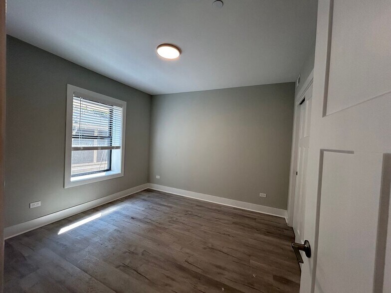 Building Photo - 1133 Oak Ave