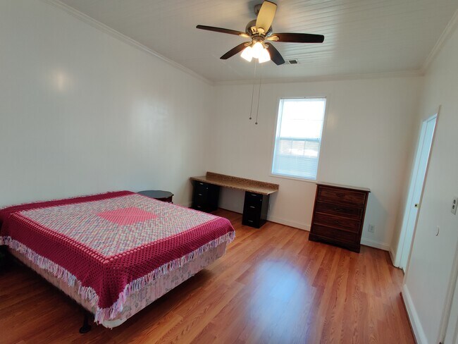 Building Photo - 1712 Jenkins St