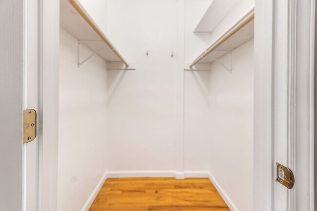Building Photo - Asheville Rental-Kenilworth Area!