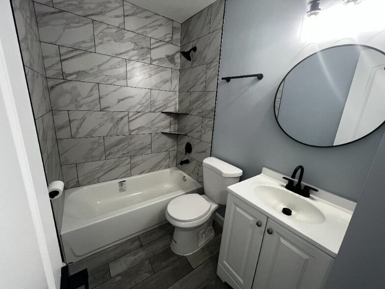 Building Photo - 220 Locust Ln