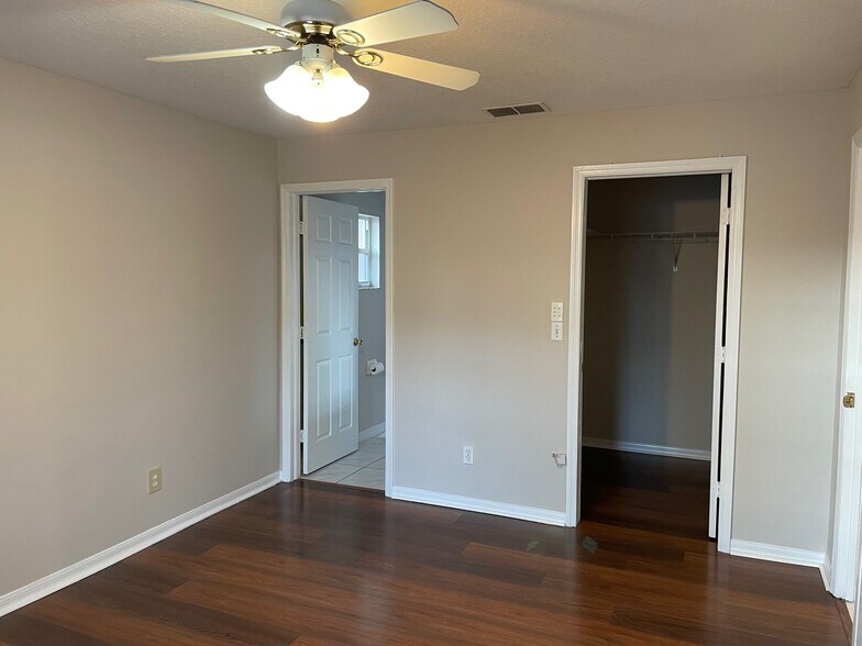 Building Photo - 3124 W Powhatan Ave