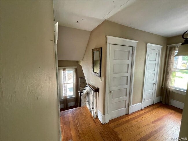 Building Photo - 21 Gladstone Ave