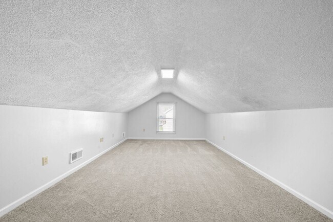 Building Photo - 501 Eysian Rd