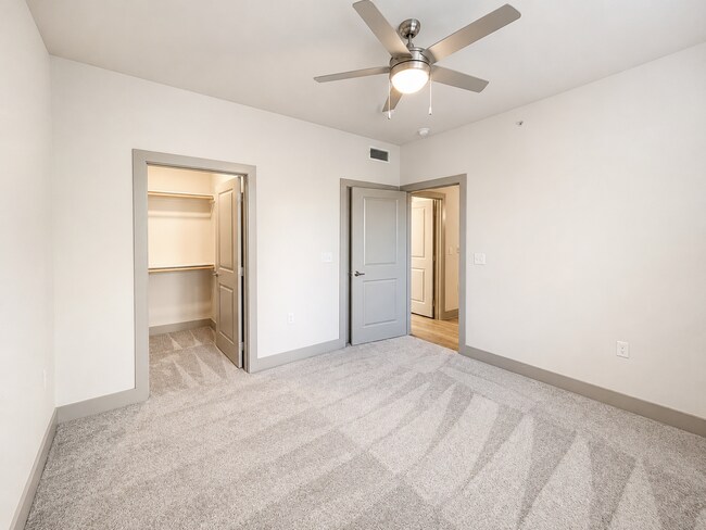 Building Photo - 511 E Finley Blvd