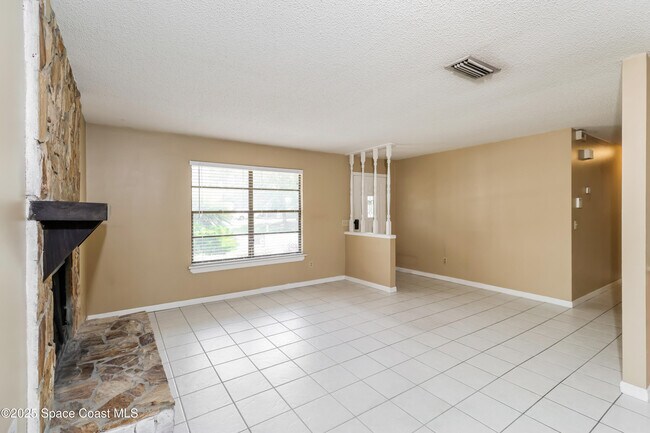 Building Photo - 231 Bougainvillea St NW