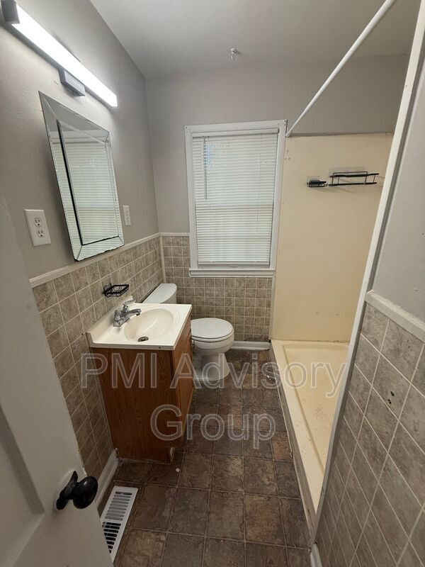 Building Photo - 2220 SW Plass Ave