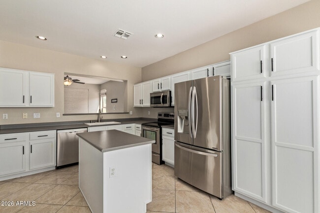 Building Photo - 2760 E Carla Vista Dr